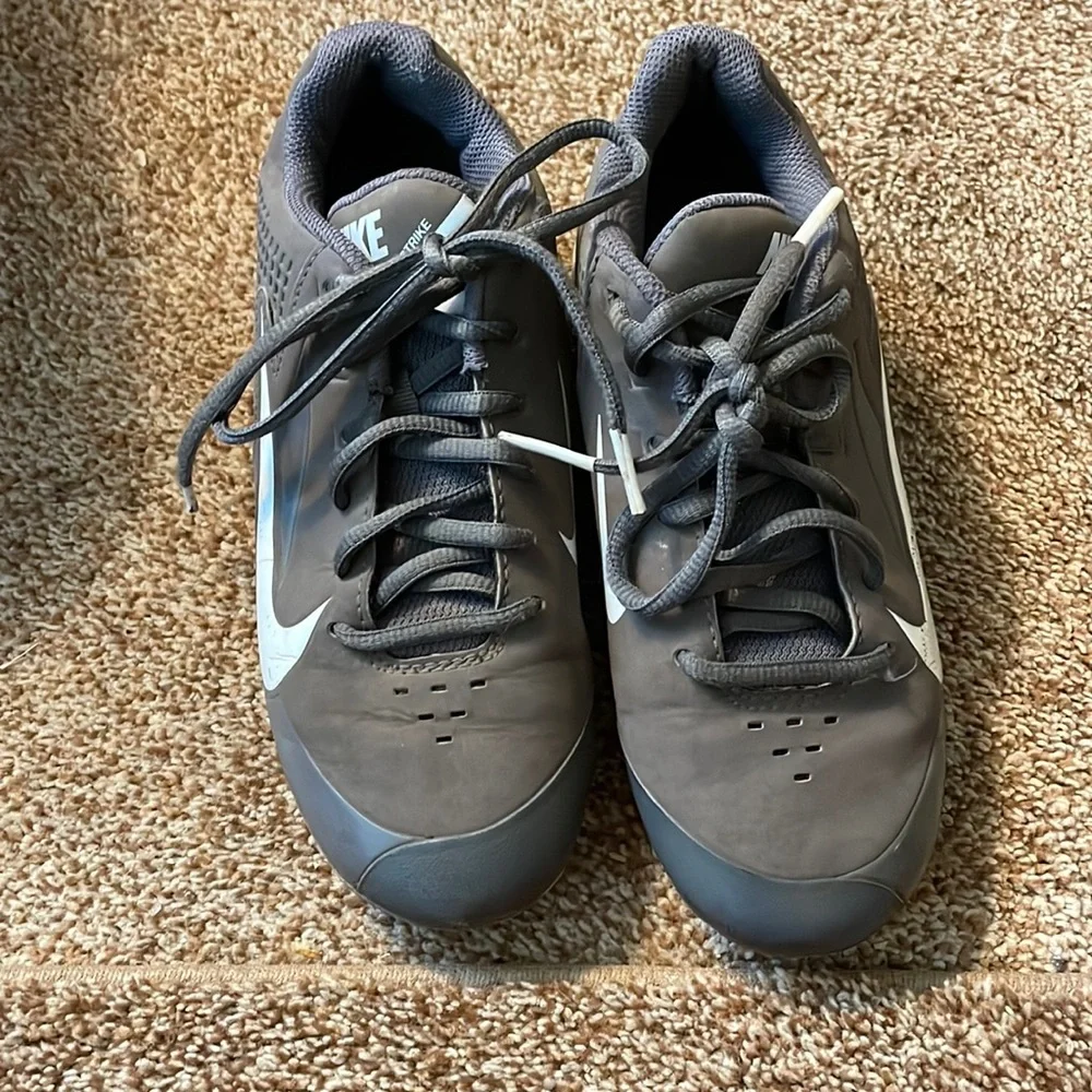 Nike Vapor Strike football cleats 2.5Y
